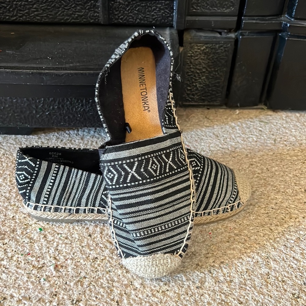 Minnetonka Espadrilles Size 6 Women’s - Good used condition 🖤